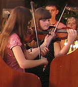 Скрипичная группа исполняет Трисвятое Гречанинова